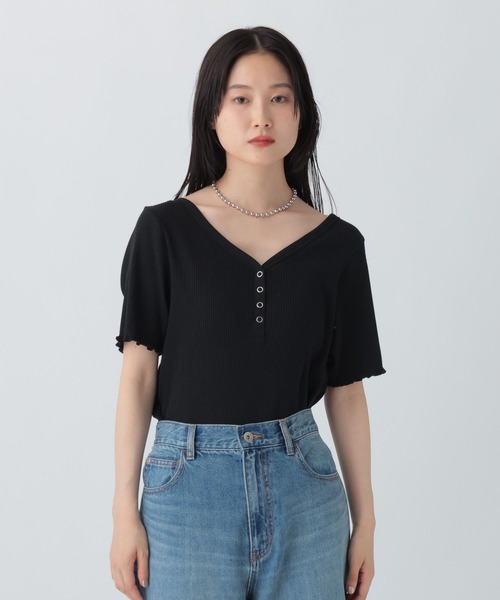 LEPSIM(レプシィム)の「テレコヘンリーネック5分袖 579278(Tシャツ/カットソー・レディース・ブラック/ブラウン/ブラック×ホワイト・FREE)」の2枚目の写真