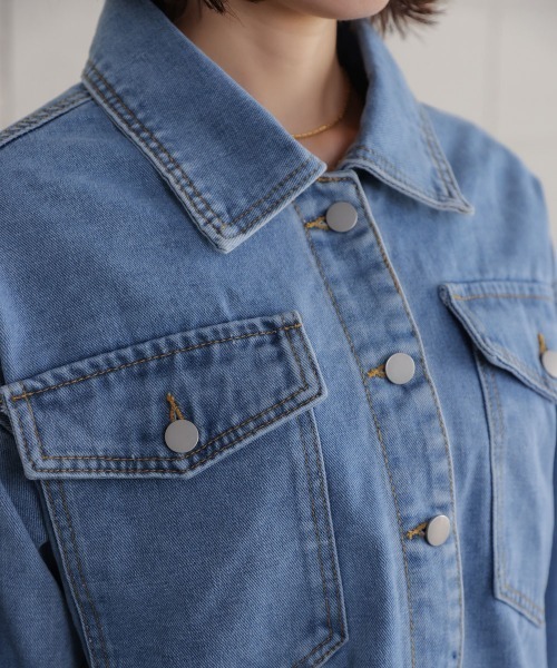 Bou Jeloud(ブージュルード)の「ショート丈デニムジャケット(デニムジャケット・レディース・ブラック/ライトブルー/ブルー・FREE)」の12枚目の写真