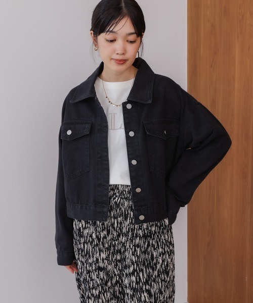 Bou Jeloud(ブージュルード)の「ショート丈デニムジャケット(デニムジャケット・レディース・ブラック/ライトブルー/ブルー・FREE)」の13枚目の写真