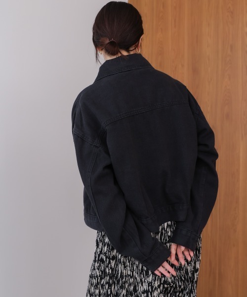 Bou Jeloud(ブージュルード)の「ショート丈デニムジャケット(デニムジャケット・レディース・ブラック/ライトブルー/ブルー・FREE)」の9枚目の写真