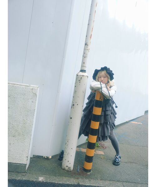 merry jenny(メリージェニー)の「お花のニットヘッドドレス(カチューシャ・レディース・ブラック/アイボリー/レッド/オフホワイト・FREE)」の10枚目の写真