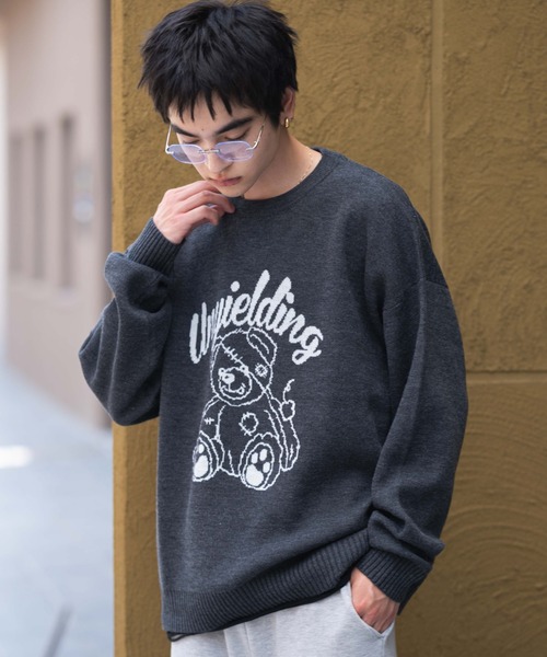 WEGO(ウィゴー)の「WEGO/ジャガードグラフィックプルオーバー(ニット/セーター・メンズ・チャコール/イエロー/その他3/その他2/その他1/グレー/オフホワイト/ダークグリーン/ホワイト系その他/ワイン/その他8/その他6/その他4/その他7/その他9/その他5・SMALL/LARGE/MEDIUM)」の4枚目の写真