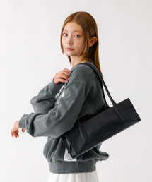 YArKA（ヤーカ）の「【YArKA/ヤーカ】real leather rectangle low & wide bag /リアルレザー/ワイドショルダーバッグ/Y2406BLB49（ショルダーバッグ・メンズ）」