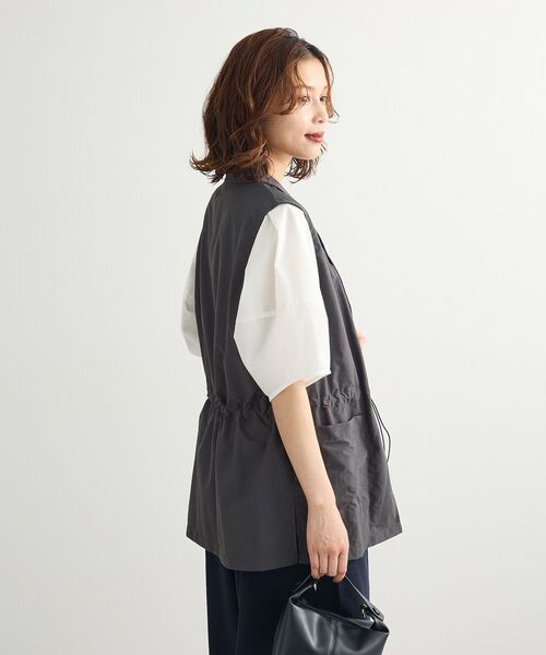 Green　Parks（グリーンパークス）の「ウエストドロストナイロンベスト（ベスト・レディース・カーキ/チャコールグレー・FREE）」の8枚目の写真