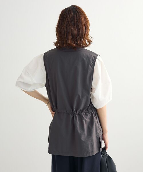 Green　Parks（グリーンパークス）の「ウエストドロストナイロンベスト（ベスト・レディース・カーキ/チャコールグレー・FREE）」の9枚目の写真