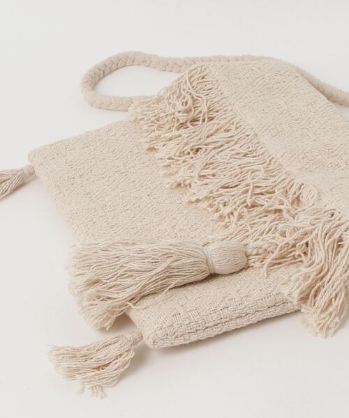 MAISON mou（メゾンムー）の「【Swaraj/スワラージ】2WAYスクェアサコッシュバッグ（手織り生地）（ショルダーバッグ・レディース・オフホワイト/ライトグレー・FREE）」の4枚目の写真