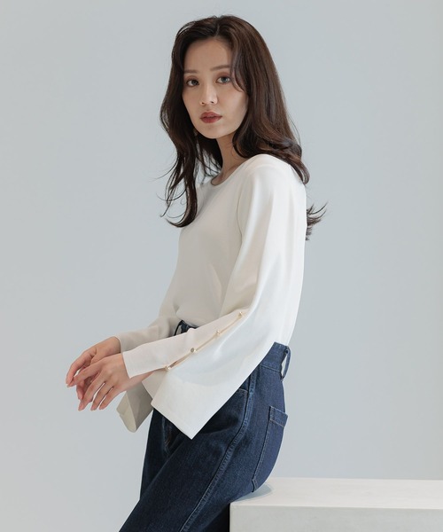 Andemiu(アンデミュウ)の「ソデボタンニット591955(ニット/セーター・レディース・オフホワイト/ネイビー/キャメル・FREE)」の6枚目の写真