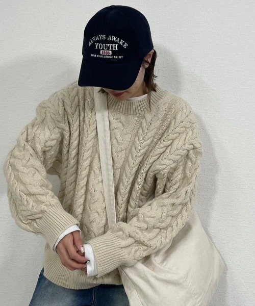 gossara(ゴサラ)の「【シーズンムード高まる】ケーブル編みニットプルオーバー(ニット/セーター・レディース・アイボリー/ネイビー・FREE)」の6枚目の写真