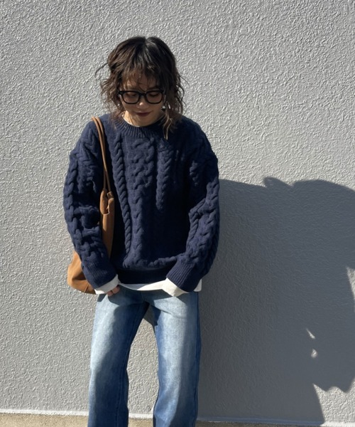 gossara(ゴサラ)の「【シーズンムード高まる】ケーブル編みニットプルオーバー(ニット/セーター・レディース・アイボリー/ネイビー・FREE)」の9枚目の写真