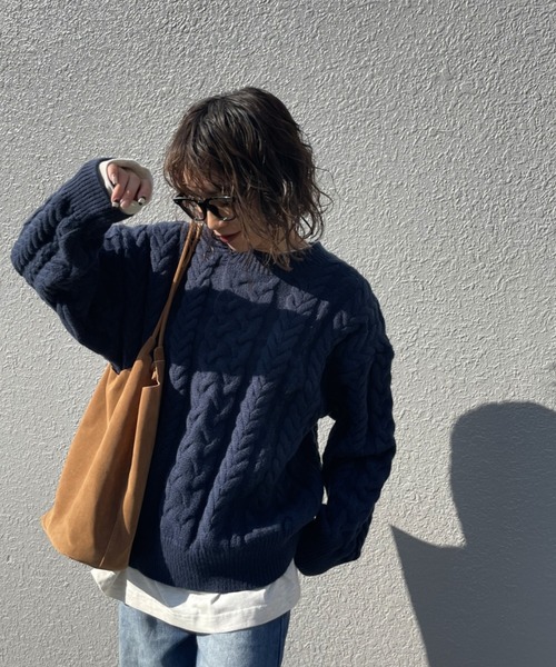 gossara(ゴサラ)の「【シーズンムード高まる】ケーブル編みニットプルオーバー(ニット/セーター・レディース・アイボリー/ネイビー・FREE)」の10枚目の写真