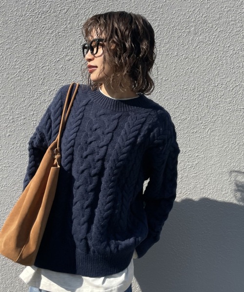 gossara(ゴサラ)の「【シーズンムード高まる】ケーブル編みニットプルオーバー(ニット/セーター・レディース・アイボリー/ネイビー・FREE)」の11枚目の写真