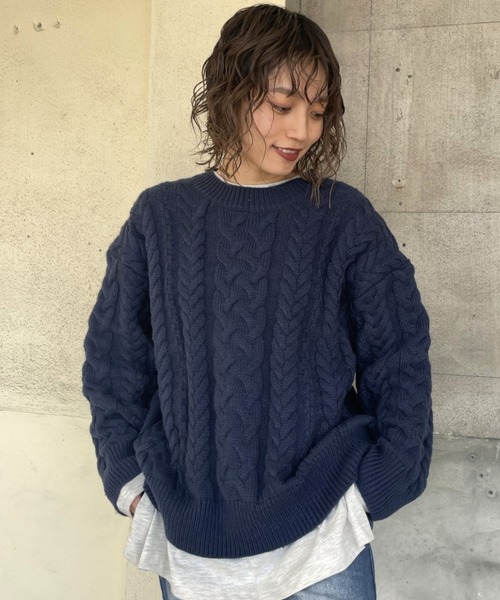 gossara(ゴサラ)の「【シーズンムード高まる】ケーブル編みニットプルオーバー(ニット/セーター・レディース・アイボリー/ネイビー・FREE)」の12枚目の写真