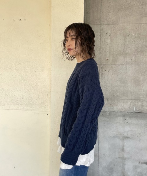 gossara(ゴサラ)の「【シーズンムード高まる】ケーブル編みニットプルオーバー(ニット/セーター・レディース・アイボリー/ネイビー・FREE)」の14枚目の写真