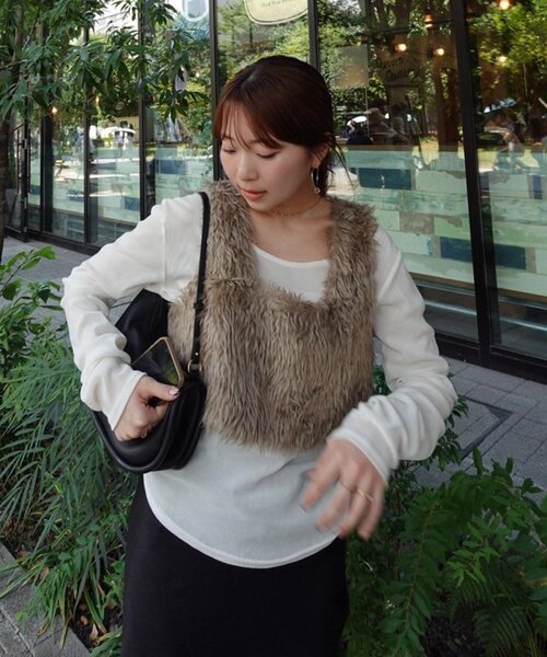 Remind me and forever（リマインドミーアンドフォーエバー）の「【@toitopoooo_____コラボ】シアーベロアトップス（Tシャツ/カットソー・レディース・ブラック/ダークブラウン/アイボリー・FREE）」の4枚目の写真