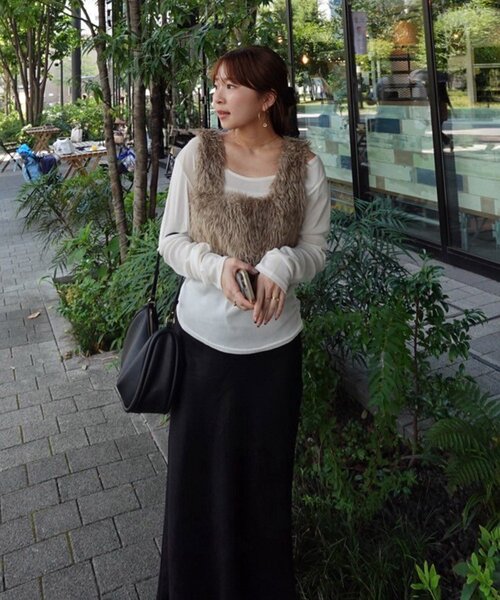 Remind me and forever（リマインドミーアンドフォーエバー）の「【@toitopoooo_____コラボ】シアーベロアトップス（Tシャツ/カットソー・レディース・ブラック/ダークブラウン/アイボリー・FREE）」の5枚目の写真