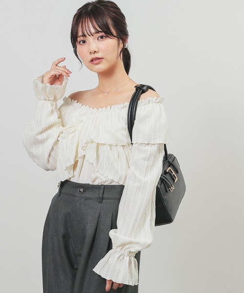 Honeys(ハニーズ)の「オフショル2way(Tシャツ/カットソー・レディース・イエロー/アイボリー/サックスブルー/ブラック・L/LL/M/S)」の10枚目の写真