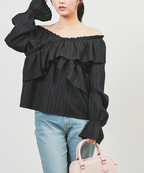 Honeys(ハニーズ)の「オフショル2way(Tシャツ/カットソー・レディース・イエロー/アイボリー/サックスブルー/ブラック・L/LL/M/S)」の16枚目の写真