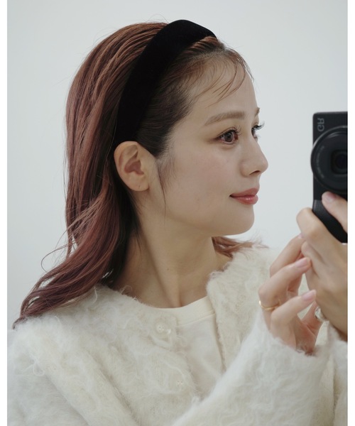 jumelle（ジュメロ）の「ベルベットカチューシャ（カチューシャ・レディース・ブラック・FREE）」の2枚目の写真