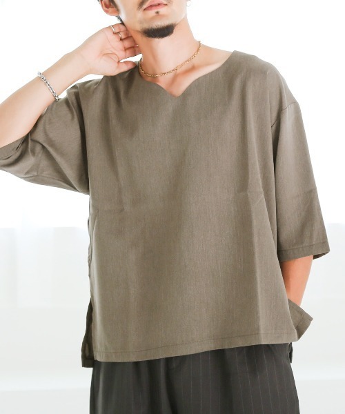 LUXSTYLE(ラグスタイル)の「キーネックリラックス半袖Tシャツ(Tシャツ/カットソー・メンズ・ホワイト/チャコールグレー/カーキ・L/M)」の1枚目の写真