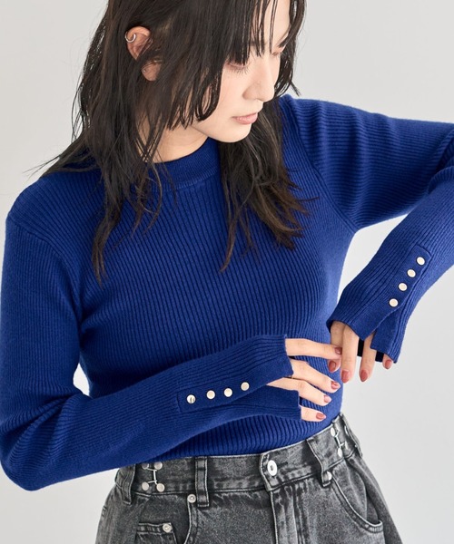 Green　Parks（グリーンパークス）の「【WEB限定】 もちやわ袖口釦リブニットプルオーバー（ニット/セーター・レディース・ブラウン/レッド/ブラック/オフホワイト/グレー/ブルー・FREE）」の5枚目の写真