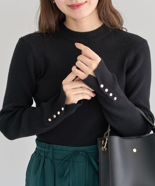 Green　Parks（グリーンパークス）の「【WEB限定】 もちやわ袖口釦リブニットプルオーバー（ニット/セーター・レディース・ブラウン/レッド/ブラック/オフホワイト/グレー/ブルー・FREE）」の3枚目の写真