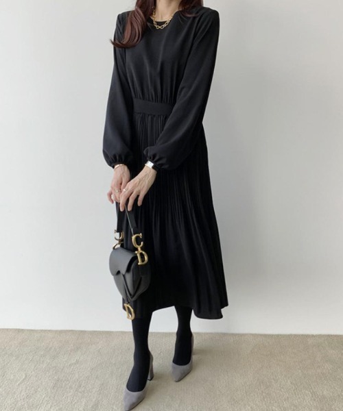 maison de LATIR(メゾンドラティール)の「華やかで品のあるプリーツワンピース(ワンピース・レディース・ブラック/ピンク・FREE)」の4枚目の写真