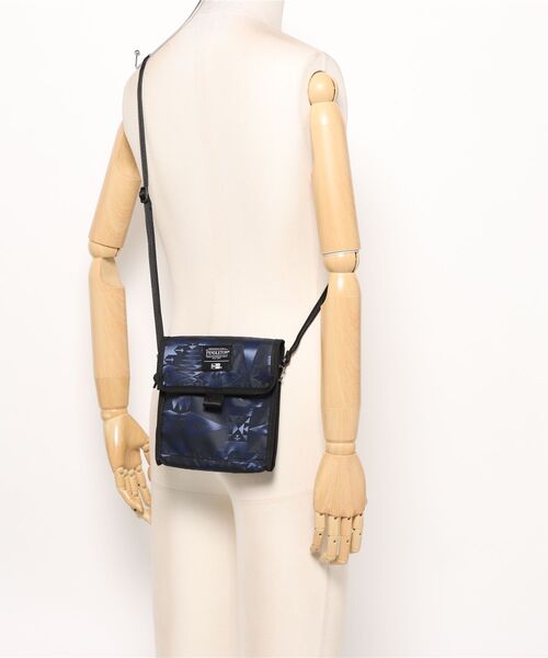 NEW ERA（ニューエラ）の「【NEW ERA/ニューエラ】SQUARE NECK POUCH PENDLETON（ショルダーバッグ・メンズ・ブラック・FREE）」の2枚目の写真