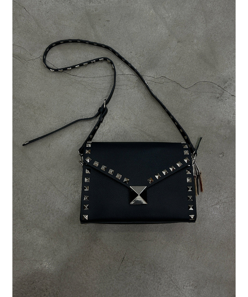 ABAHOUSE(アバハウス)の「【cheek/チーク】studs shoulder/ショルダーバッグ/クラッチバッグ/ユニセックス【WEB限定】(ショルダーバッグ・メンズ・グレー/ブラック/キャメル・フリー)」の4枚目の写真