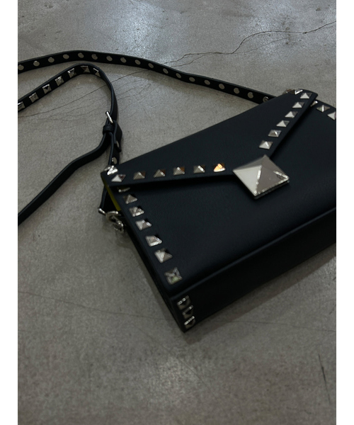 ABAHOUSE(アバハウス)の「【cheek/チーク】studs shoulder/ショルダーバッグ/クラッチバッグ/ユニセックス【WEB限定】(ショルダーバッグ・メンズ・グレー/ブラック/キャメル・フリー)」の5枚目の写真