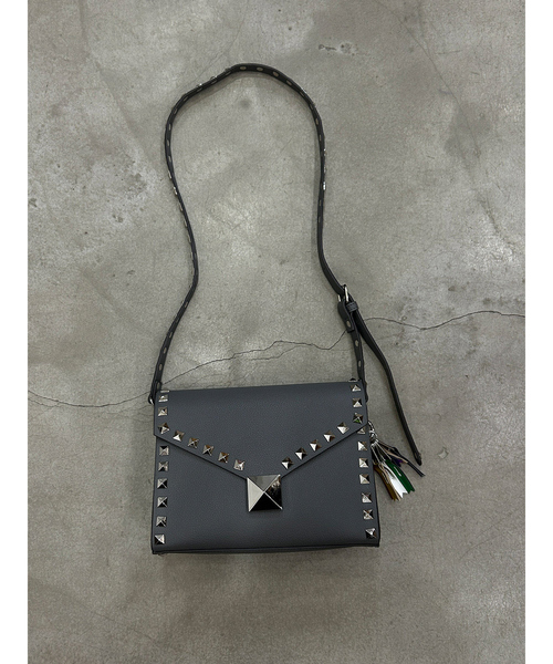 ABAHOUSE(アバハウス)の「【cheek/チーク】studs shoulder/ショルダーバッグ/クラッチバッグ/ユニセックス【WEB限定】(ショルダーバッグ・メンズ・グレー/ブラック/キャメル・フリー)」の8枚目の写真