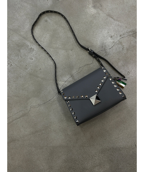 ABAHOUSE(アバハウス)の「【cheek/チーク】studs shoulder/ショルダーバッグ/クラッチバッグ/ユニセックス【WEB限定】(ショルダーバッグ・メンズ・グレー/ブラック/キャメル・フリー)」の9枚目の写真