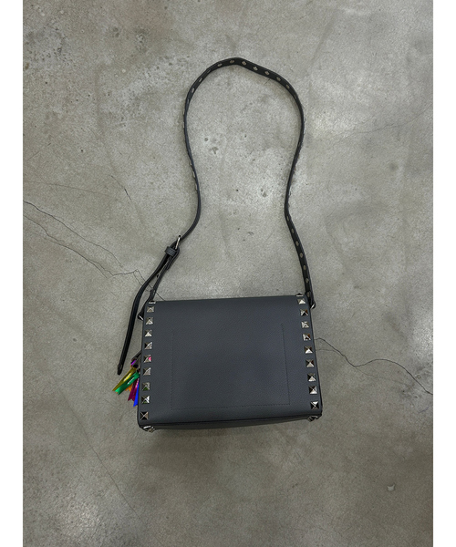 ABAHOUSE(アバハウス)の「【cheek/チーク】studs shoulder/ショルダーバッグ/クラッチバッグ/ユニセックス【WEB限定】(ショルダーバッグ・メンズ・グレー/ブラック/キャメル・フリー)」の10枚目の写真