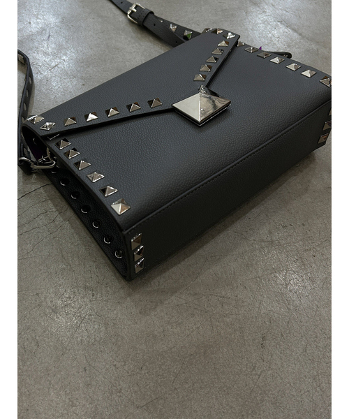 ABAHOUSE(アバハウス)の「【cheek/チーク】studs shoulder/ショルダーバッグ/クラッチバッグ/ユニセックス【WEB限定】(ショルダーバッグ・メンズ・グレー/ブラック/キャメル・フリー)」の13枚目の写真