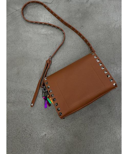 ABAHOUSE(アバハウス)の「【cheek/チーク】studs shoulder/ショルダーバッグ/クラッチバッグ/ユニセックス【WEB限定】(ショルダーバッグ・メンズ・グレー/ブラック/キャメル・フリー)」の18枚目の写真