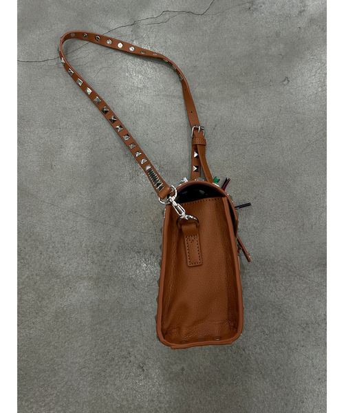 ABAHOUSE(アバハウス)の「【cheek/チーク】studs shoulder/ショルダーバッグ/クラッチバッグ/ユニセックス【WEB限定】(ショルダーバッグ・メンズ・グレー/ブラック/キャメル・フリー)」の19枚目の写真