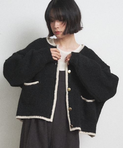 Shelly island（シェリーアイランド）の「配色メタルボタンブークレカーディガン（カーディガン/ボレロ・レディース・ブラック/グレー/ブラウン・FREE）」の2枚目の写真