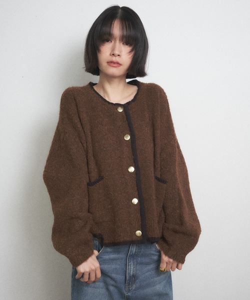 Shelly island（シェリーアイランド）の「配色メタルボタンブークレカーディガン（カーディガン/ボレロ・レディース・ブラック/グレー/ブラウン・FREE）」の5枚目の写真