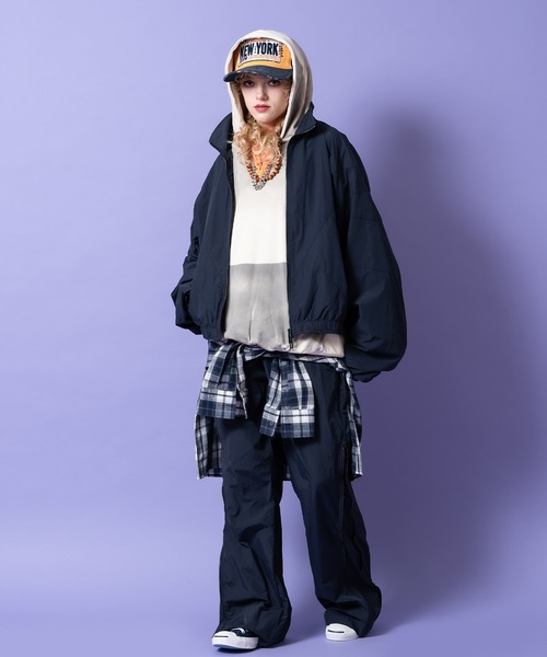 a.p.o.v.（エーピーオービー）の「a.p.o.v. サイドジップ変形ワイドフレアナイロントラックパンツ（その他パンツ・メンズ・ブラック/ネイビー・ONESIZE）」の5枚目の写真