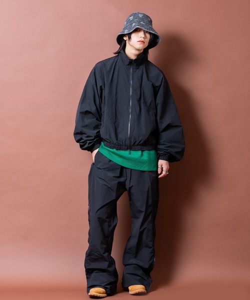 a.p.o.v.（エーピーオービー）の「a.p.o.v. サイドジップ変形ワイドフレアナイロントラックパンツ（その他パンツ・メンズ・ブラック/ネイビー・ONESIZE）」の9枚目の写真
