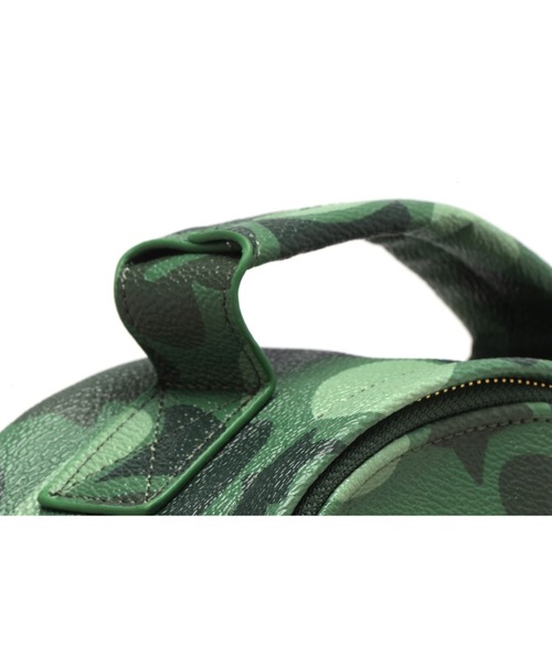 A BATHING APE（アベイシングエイプ）の「CAMO MINI BACKPACK HANDBAG（ショルダーバッグ・レディース・グリーン・FREE）」の4枚目の写真
