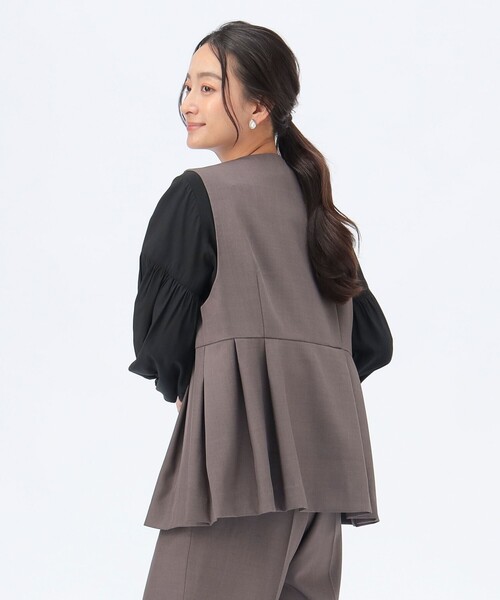 BEAMS HEART(ビームスハート)の「【セレモニー・ハレの日】キーネック タック ベスト(セットアップ対応)(ベスト・レディース・ブラウン系その他2/グレー/ブラック・FREE)」の6枚目の写真