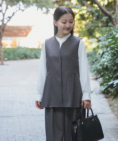 BEAMS HEART(ビームスハート)の「【セレモニー・ハレの日】キーネック タック ベスト(セットアップ対応)(ベスト・レディース・ブラウン系その他2/グレー/ブラック・FREE)」の3枚目の写真