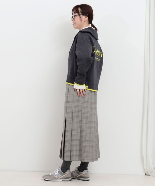 fredy couleur(フレディクルール)の「配色バックロゴZIPカーディガン(ニット/セーター・レディース・アイボリー/チャコールグレー/ベージュ・38)」の6枚目の写真