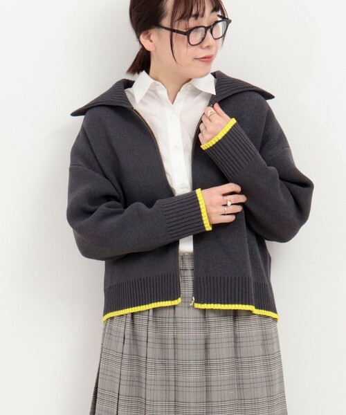 fredy couleur(フレディクルール)の「配色バックロゴZIPカーディガン(ニット/セーター・レディース・アイボリー/チャコールグレー/ベージュ・38)」の11枚目の写真