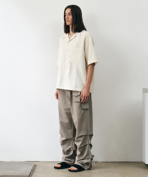 INSILENCE(インサイロンス)の「マルチポケットピンタックパンツ TAN GREY(その他パンツ・レディース・その他・LARGE/MEDIUM)」の2枚目の写真
