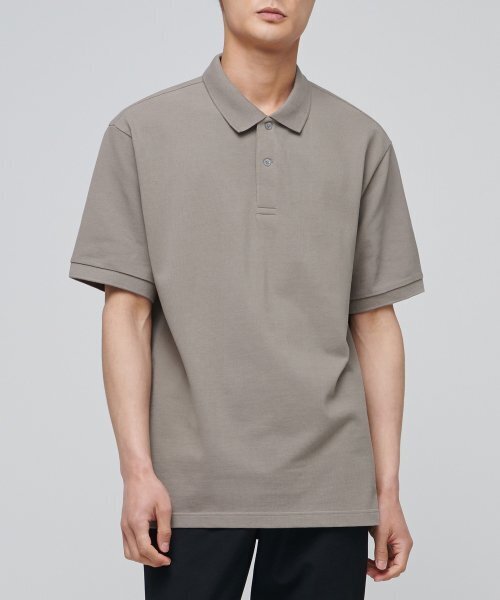 MUSINSA STANDARD(ムシンサスタンダード)の「リラックスフィットピケポロシャツ【ダスティベージュ】(ポロシャツ・メンズ・その他・XX-LARGE/SMALL/MEDIUM/LARGE/X-LARGE)」の1枚目の写真
