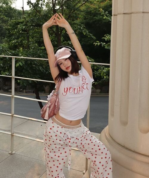YOUHEE（ユヒ）の「OFF-SHOULDER T-SHIRTS WHITE（Tシャツ/カットソー・レディース・その他・FREE）」の8枚目の写真