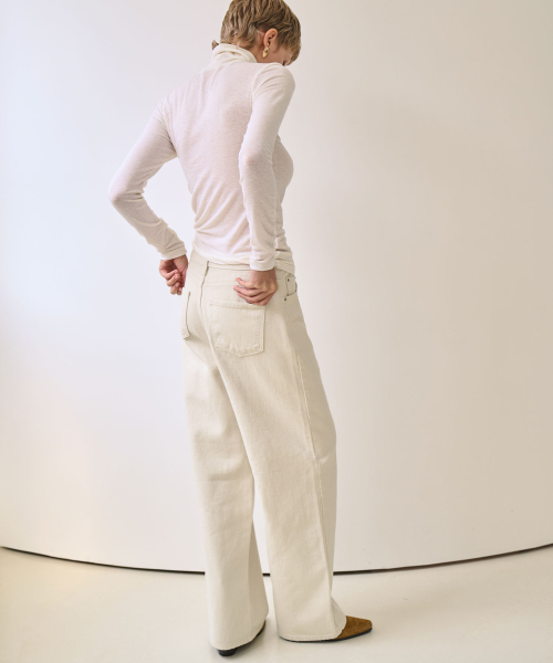 GRIDAJ(クリダジェイ)の「ミニマルストレートコットンパンツ_アイボリー(その他パンツ・レディース・アイボリー・SMALL/MEDIUM)」の2枚目の写真