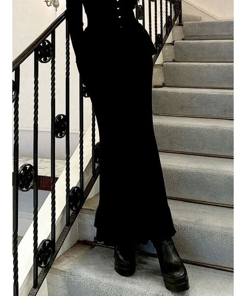 RESEXXY（リゼクシー）の「ヘムフリルマーメイドニットスカート【セットアップ着用可能】（スカート・レディース・アイボリー/ブラック・FREE）」の2枚目の写真