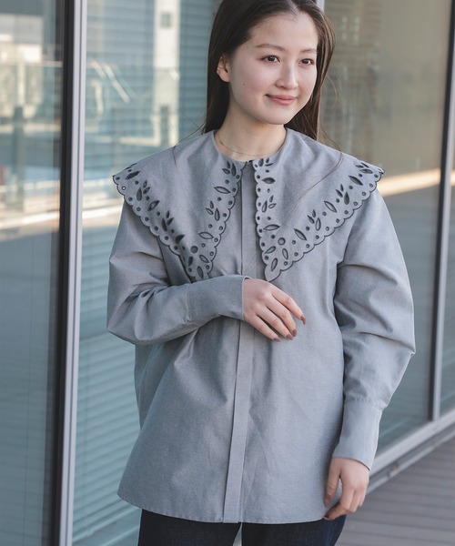 BEAMS HEART(ビームスハート)の「刺繍 ビッグカラー シャツ(シャツ/ブラウス・レディース・ブラック/サックスブルー/オフホワイト・FREE)」の3枚目の写真